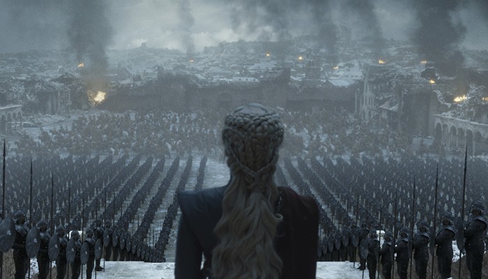 Daenerys e seu exército no que restou de Porto Real (Foto: Divulgação)