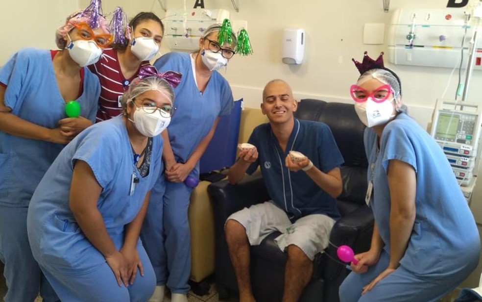 Equipe médica surpreendeu José Augusto no dia em que a medula "pegou" — Foto: Arquivo pessoal