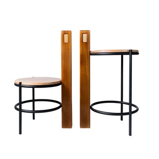 A cadeira, a banqueta alta e o banco 'José' são um desdobramento do banquinho de mesmo nome, lançado individualmente pelo designer Pedro Galaso, em 2019