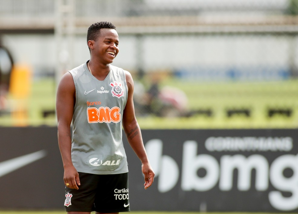 Cazares é oferecido ao Fluminense, clube se interessa e discutem valores