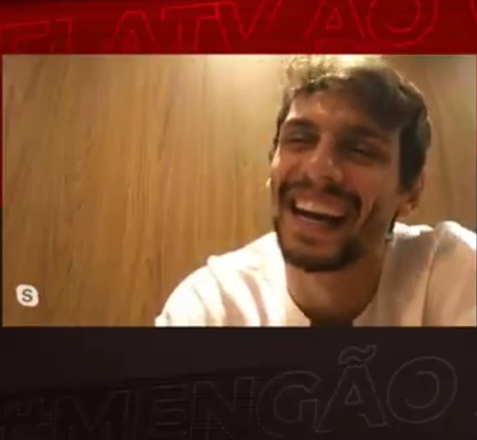 Rodrigo Caio durante entrevista para FlaTV — Foto: Reprodução FlaTV