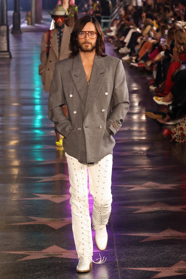 HOLLYWOOD, CALIFORNIA - NOVEMBER 02: Jared Leto walks the runway at the 2021 Gucci Love Parade down Hollywood Boulevard on November 02, 2021 in Hollywood, California. (Photo by Taylor Hill/WireImage) (Foto: WireImage)