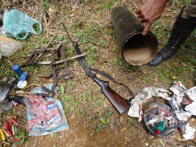 No local foram apreendidos materiais de caça, além de animais silvestres abatidos. (Foto: Divulgação / Polícia Ambiental de Itapetininga)
