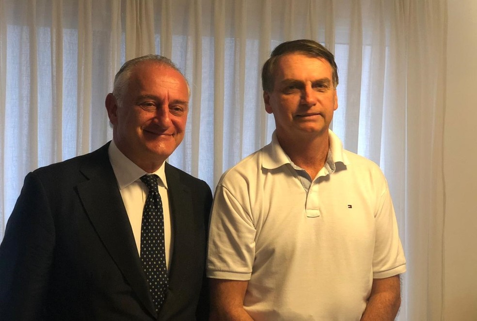 O presidente eleito Jair Bolsonaro e o embaixador da Itália no Brasil, Antonio Bernardini — Foto: Reprodução