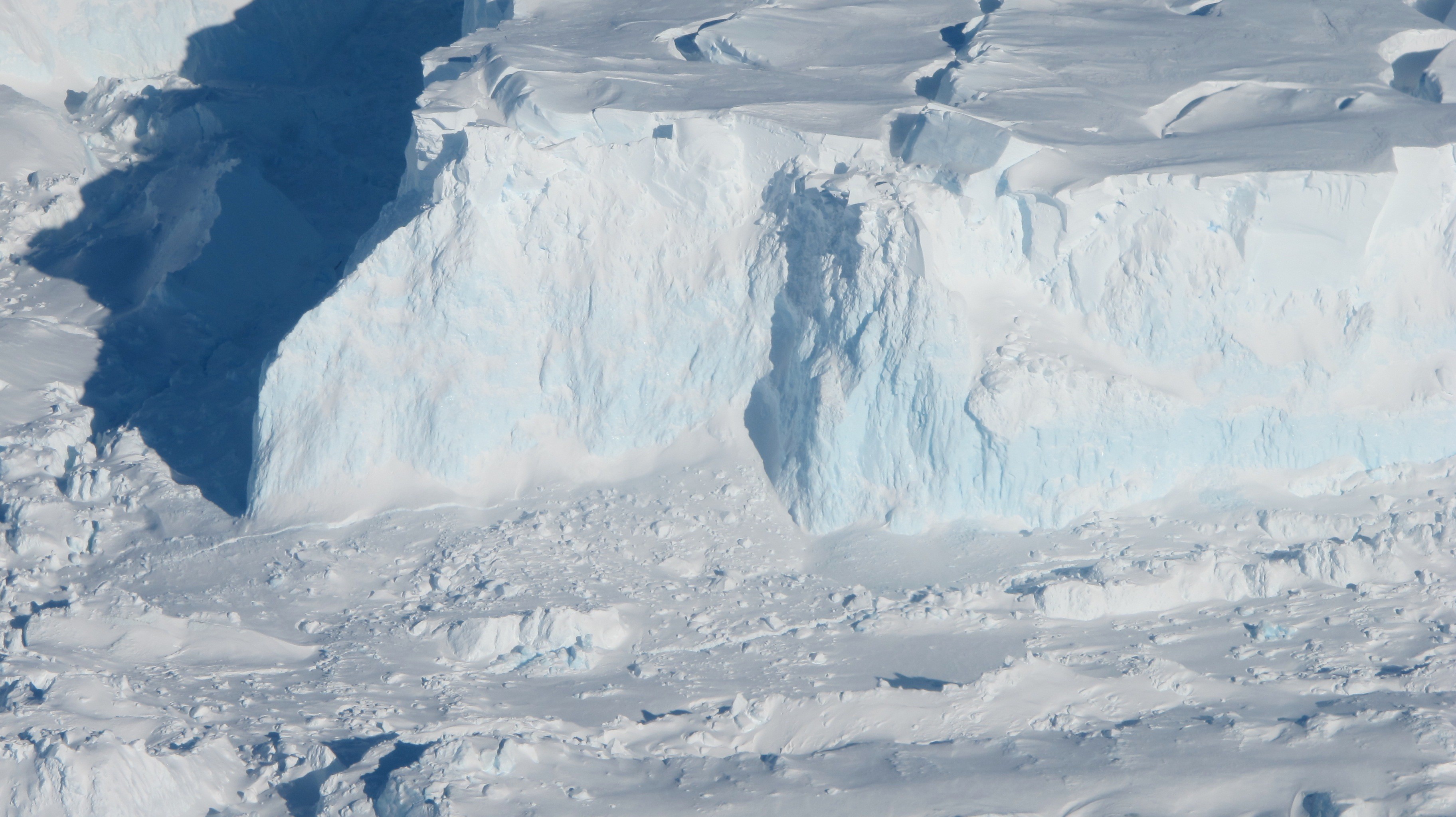 O derretimento da geleira Thwaites, na Antártica, representa aproximadamente 4% do aumento global do nível do mar (Foto: Wikimedia Commons)