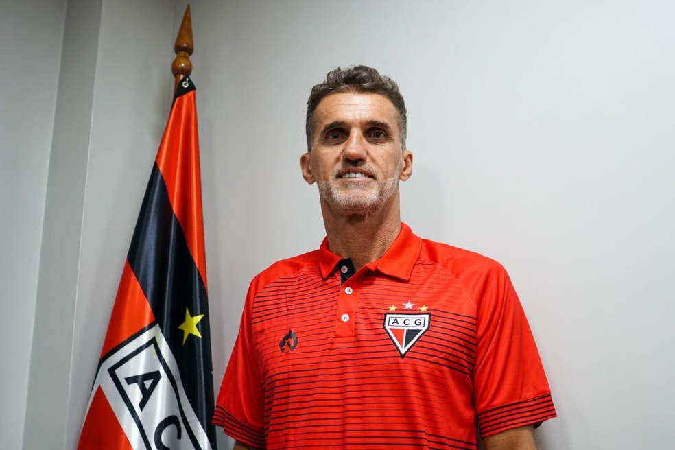Vagner Mancini é o técnico do Atlético-GO — Foto: Paulo Marcos / Atlético-GO