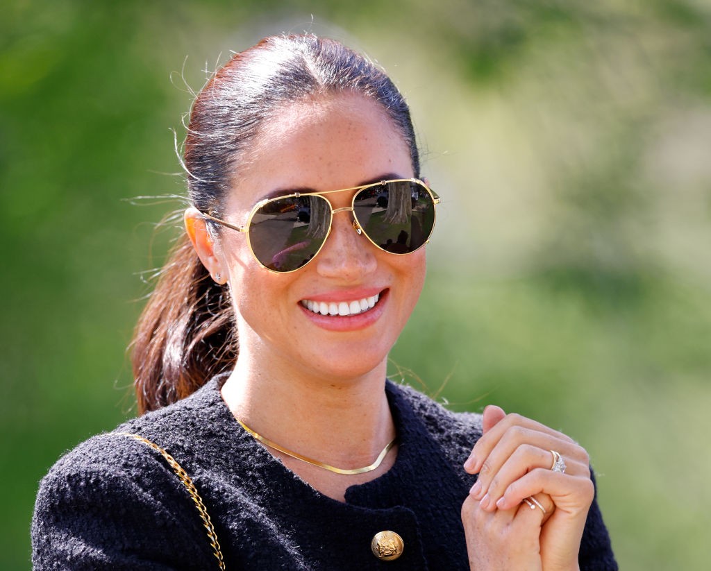 THE HAGUE, NETHERLANDS - APRIL 16: (EMBARGOED FOR PUBLICATION IN UK NEWSPAPERS UNTIL 24 HOURS AFTER CREATE DATE AND TIME) Meghan, Duchess of Sussex attends the Land Rover Driving Challenge, on day 1 of the Invictus Games 2020 at Zuiderpark on April 16, 20 (Foto: Getty Images)