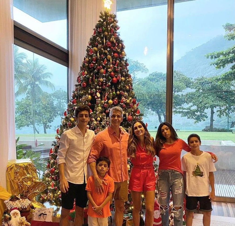 Marcio Garcia, Andrea Santa Rosa e os 4 filhos  — Foto: Reprodução/Instagram
