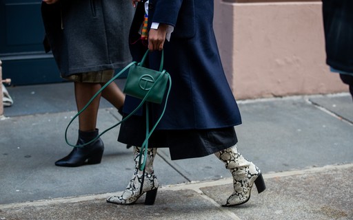 O lendário par de sapatos bicolor da Chanel tem 65 anos (e