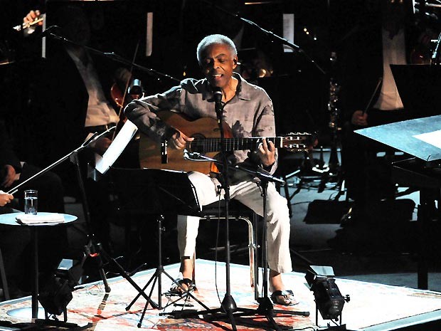 O cantor e compositor Gilberto Gil, que foi acompanhado pela Orquestra Petrobras Sinfônica em quase toda a apresentação desta segunda (28), no Rio (Foto: Alexandre Durão/G1)