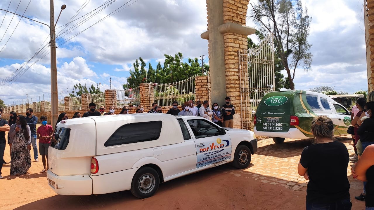 Jovens vítimas de acidente na BR-304 são sepultadas em Mossoró - Spiai.com  :: Seu portal de noticias agora ::