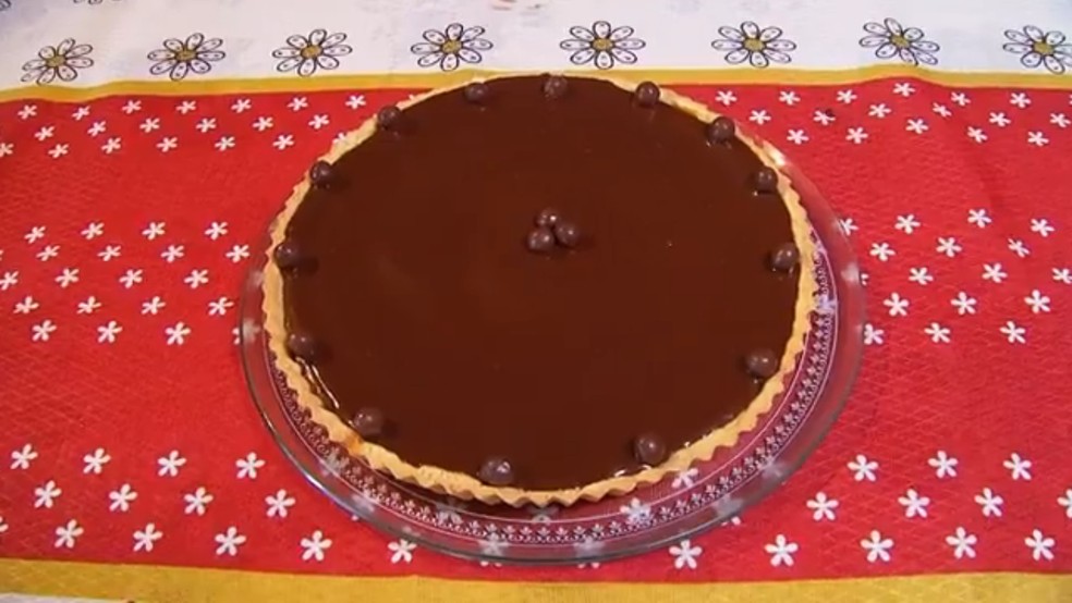 Receita Nosso Campo: aprenda a fazer torta de chocolate com caf&eacute; e queijo cremoso &mdash; Foto: Reprodu&ccedil;&atilde;o/TV TEM