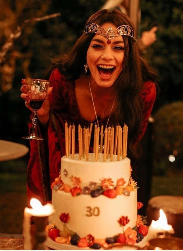 Vanessa Hudgens comemora aniversário de 30 anos com festa em tema místico (Foto: Reprodução/ Instagram)