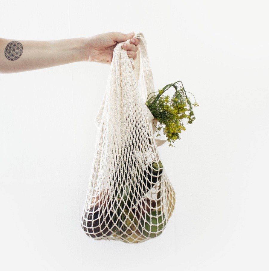 Você teria de usar uma sacola de algodão 131 vezes para maximizar sua vida útil e minimizar o impacto da sua produção (Foto: Unsplash/Sylvie Tittel)