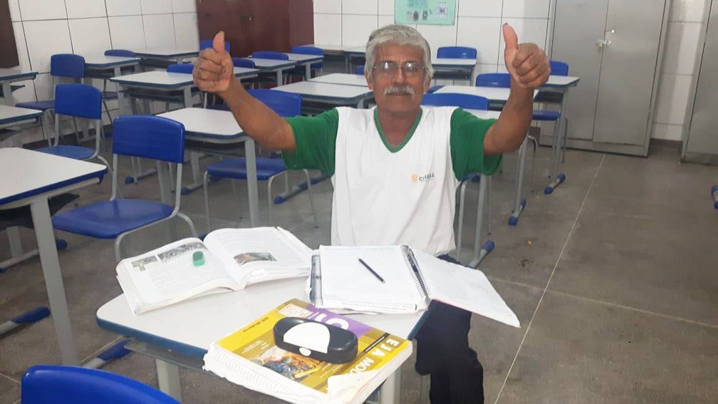 Laucidio da Silva Ribas, de 69 anos, voltou a estudar após quase 60 anos em Cuiabá — Foto: Arquivo pessoal