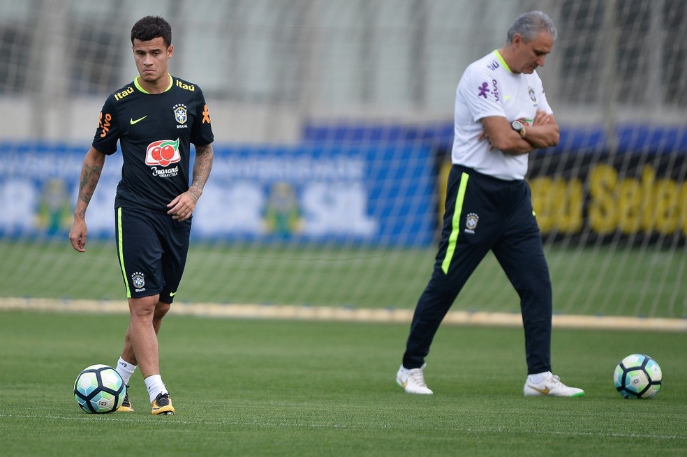 Tite decidiu que Coutinho começará no banco contra o Equador (Foto: Pedro Martins/MoWASports)