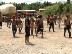 Ocupação de indígenas em  canteiro de obras já está no 5º dia (Foto: Reprodução / TV Liberal)