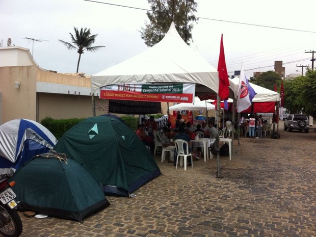 Manifestantes estão no local desde quarta-feira (21) (Foto: Matheus Magalhães/G1)
