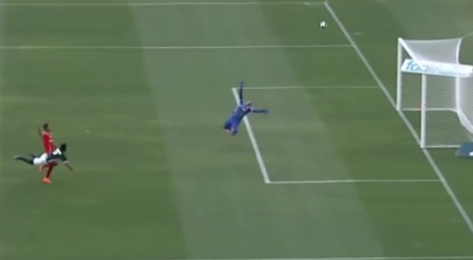 Goleiro do Vila Nova bate arqueiros de Vasco e Cruzeiro e leva melhor defesa