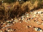 Moradores reclamam de lixo e até ossos de animais jogados na GO-222