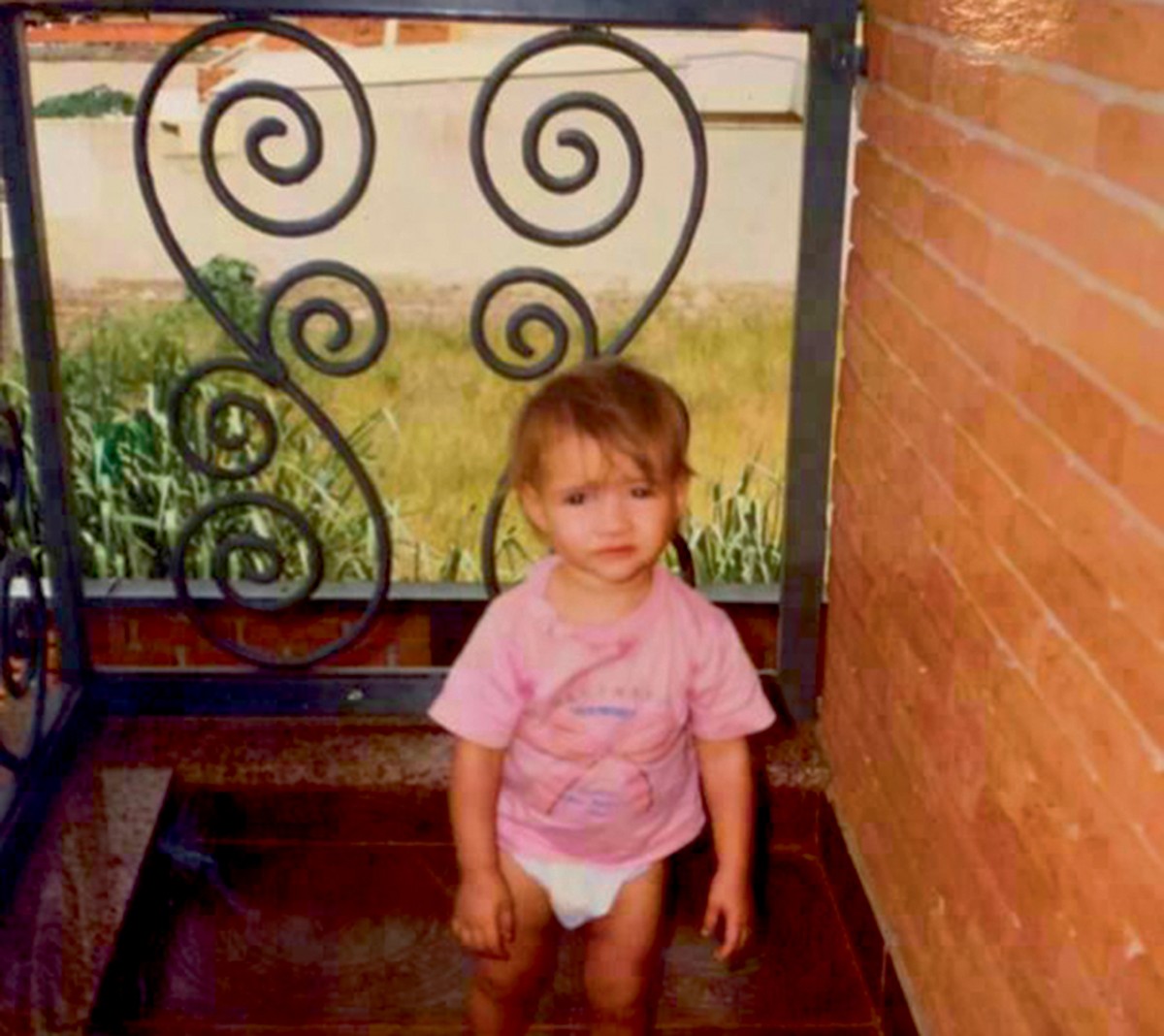 Lais Souza em Ribeirão Preto, sua cidade natal, aos 2 anos (Foto: Arquivo Pessoal)