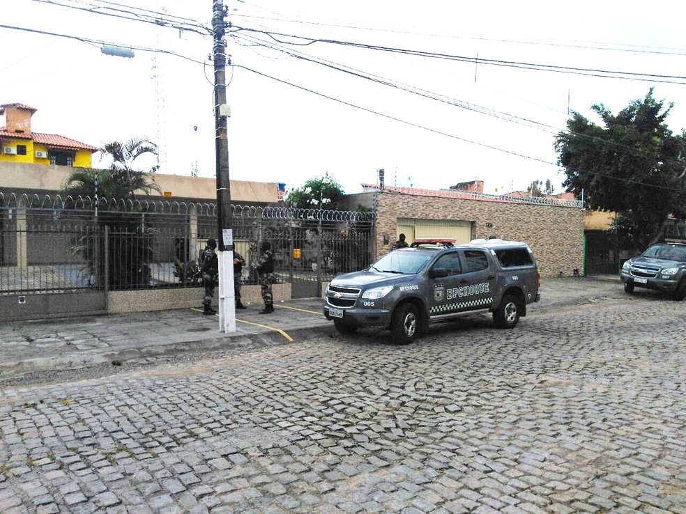 ResidÃªncia em CandelÃ¡ria, na Zona Sul de Natal, foi alvo de mandado (Foto: Marksuel Figueredo/Inter TV Cabugi )
