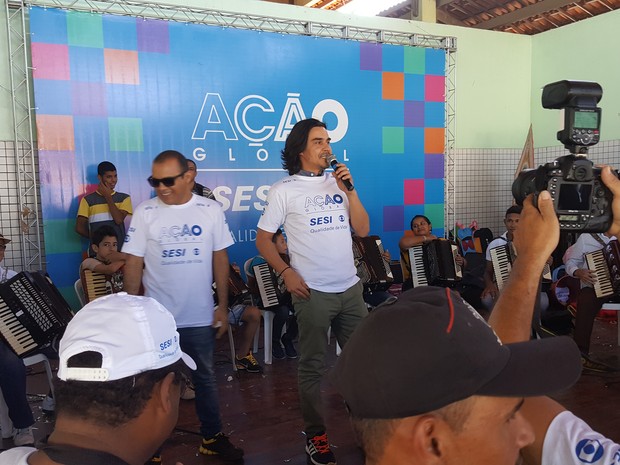 Ator André Gonçalves participou da Ação Global no Ceará; &#39;oportunidade estar perto das pessoas. e também ajudar a incentivar&#39;. (Foto: Divulgação)