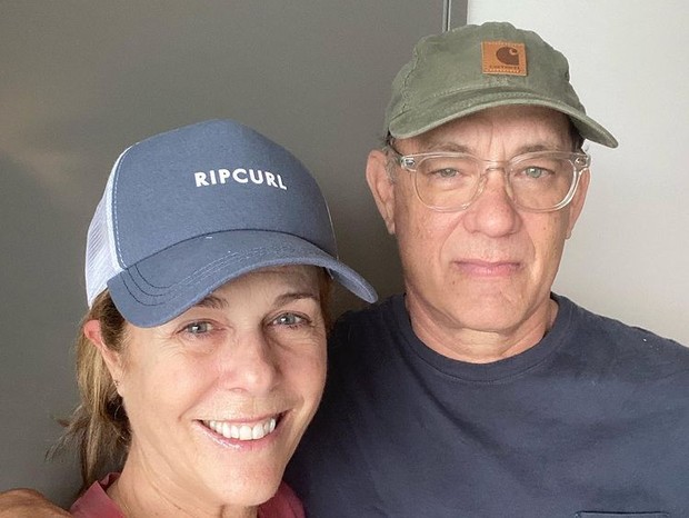 Tom Hanks e sua esposa, Rita Wilson, na postagem de 12 de março de 2020 em que anunciam que estavam com Covid-19  (Foto: Reprodução Instagram/@tomhanks)