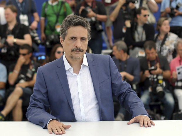 O diretor brasileiro Kleber Mendonça Filho divulga 'Aquarius' em Cannes nesta quarta (18) (Foto: AP Photo/Thibault Camus)