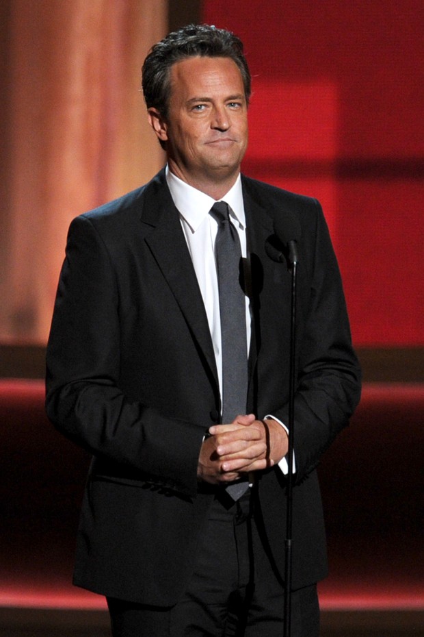 LOS ANGELES, CA - SEPTEMBER 23:  Actor Matthew Perry speaks onstage during the 64th Annual Primetime Emmy Awards at Nokia Theatre L.A. Live on September 23, 2012 in Los Angeles, California.  (Photo by Kevin Winter/Getty Images) (Foto: Getty Images)