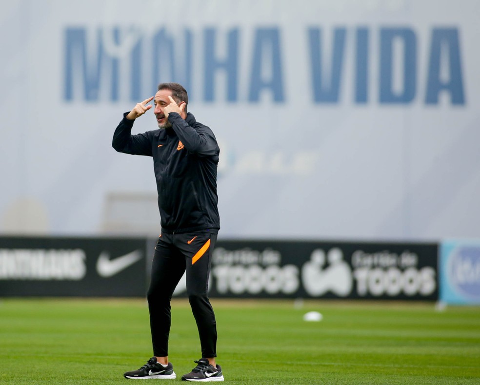 Vítor Pereira no treino do Corinthians — Foto: Rodrigo Coca/Ag. Corinthians