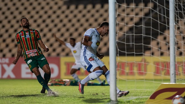 William Pottker comemora gol pelo Cruzeiro
