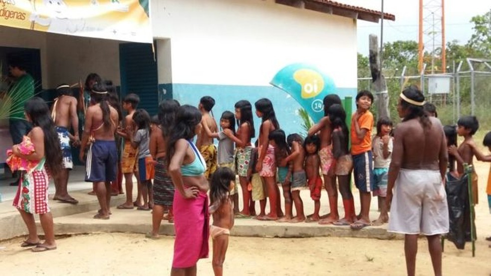 Fila para vacinação de crianças indígenas no Distrito Sanitário Especial Indígena (DSEI) Tocantins — Foto: Ministério da Saúde/BBC
