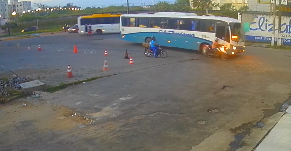 O motociclista foi socorrido em situação grave para o hospital IJF, em Fortaleza — Foto: Arquivo Pessoal