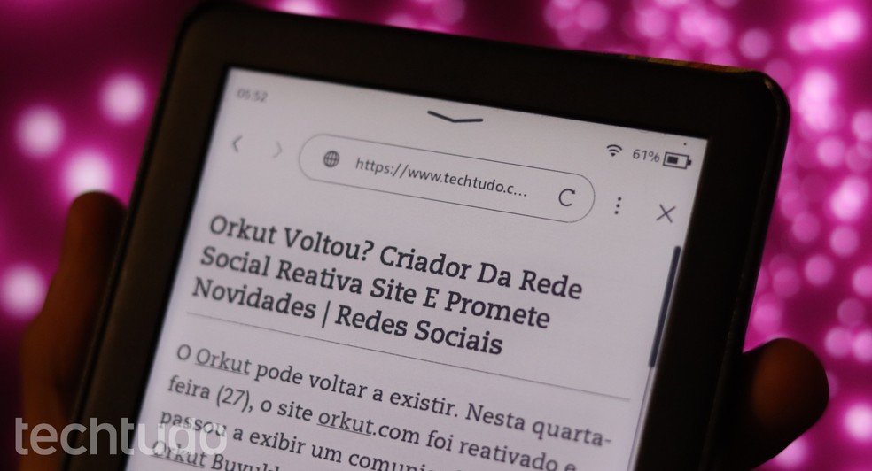 Alguns sites de notícia, como o TechTudo, suportam o modo leitura no navegador web do Kindle — Foto: Danilo Paulo de Oliveira/TechTudo