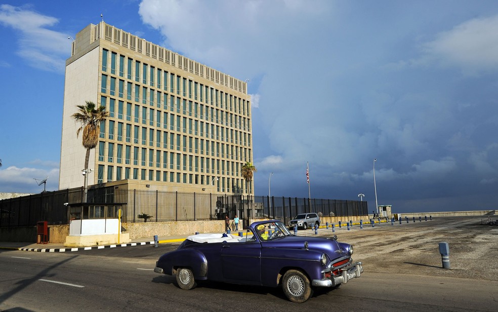 Prédio da embaixada dos Estados Unidos em Havana, Cuba, em foto de 17 de dezembro de 2015 (Foto: Yamil Lage/AFP)