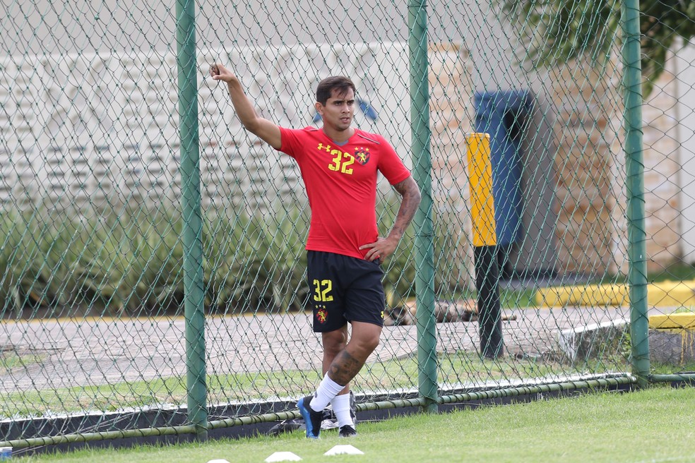 Everton Felipe deixou de receber do Sport 13º e depósitos do FGTS — Foto: Aldo Carneiro/ Pernambuco Press