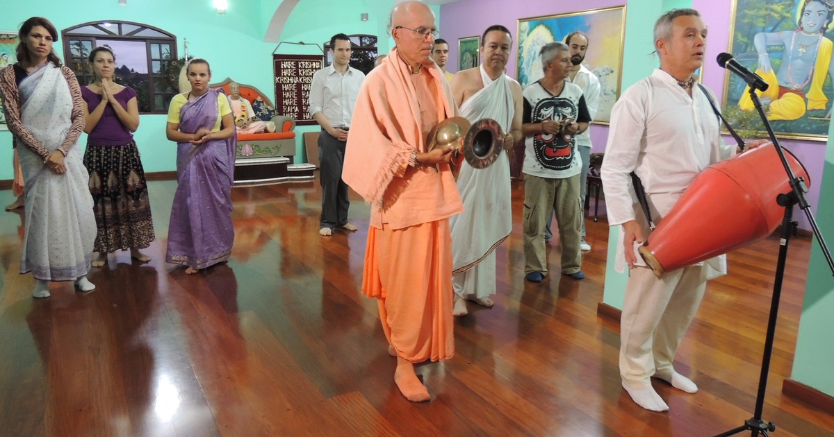 G1 - Ano Novo Hare Krishna é comemorado em templo de Suzano