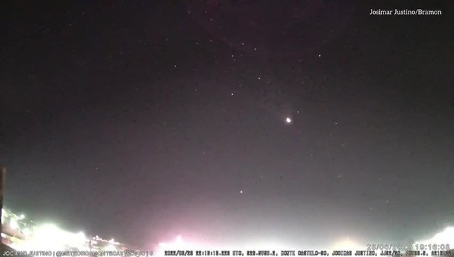 Queda de meteoro 'bola de fogo' é registrada