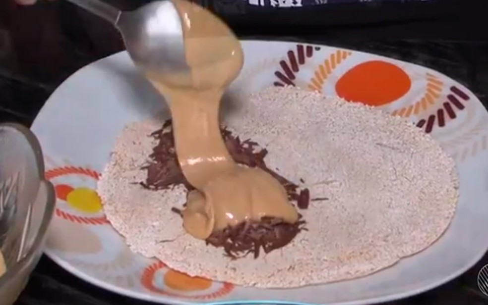 Recheio da tapioca é feito com chocolate e doce de leite (Foto: Reprodução/ TV São Francisco)
