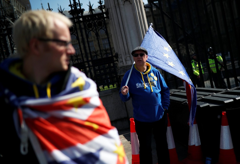 Britânicos contra o Brexit protestam em frente ao Parlamento, em Londres — Foto: Alkis Konstantinidis/Reuters