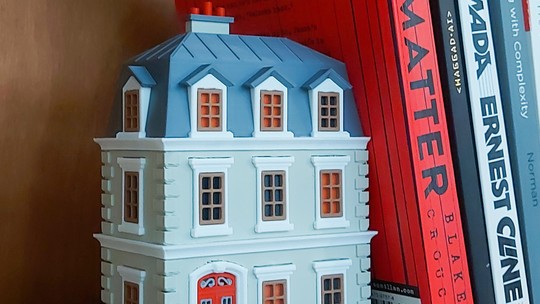 Apoio de livros 3D é inspirado pela arquitetura de Paris