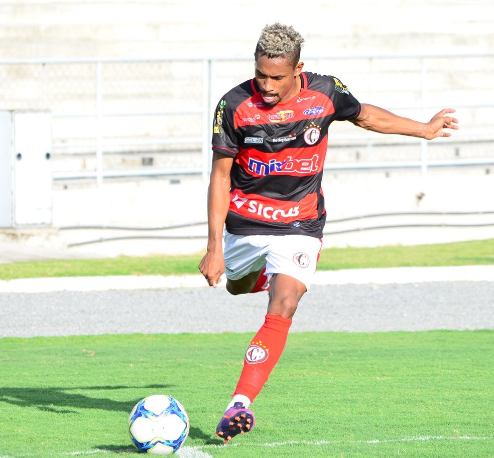 Neílson também não teve trabalho para superar seus concorrentes e ser eleito o melhor do Campeonato Paraibano — Foto: Samy Oliveira / Campinense