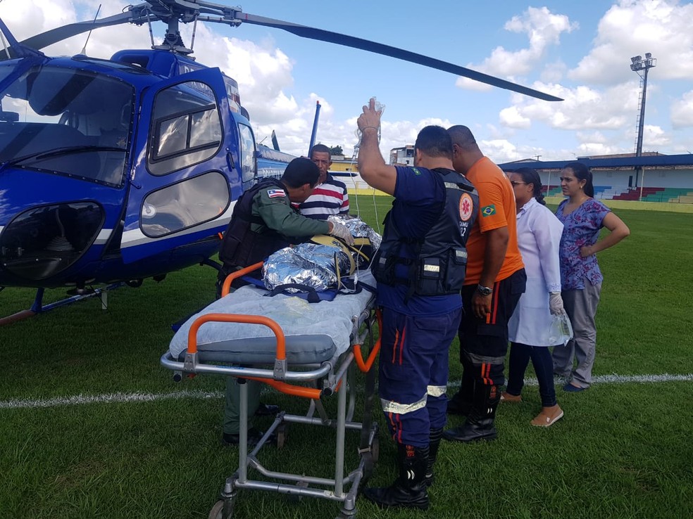 Criança foi transferida em helicóptero da PM para o Hospital Geral do Estado, em Salvador — Foto: Divulgação/Polícia Militar