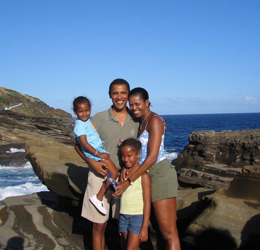 MIchelle e Barack Obama com os filhos (Foto: Reprodução/Instagram)
