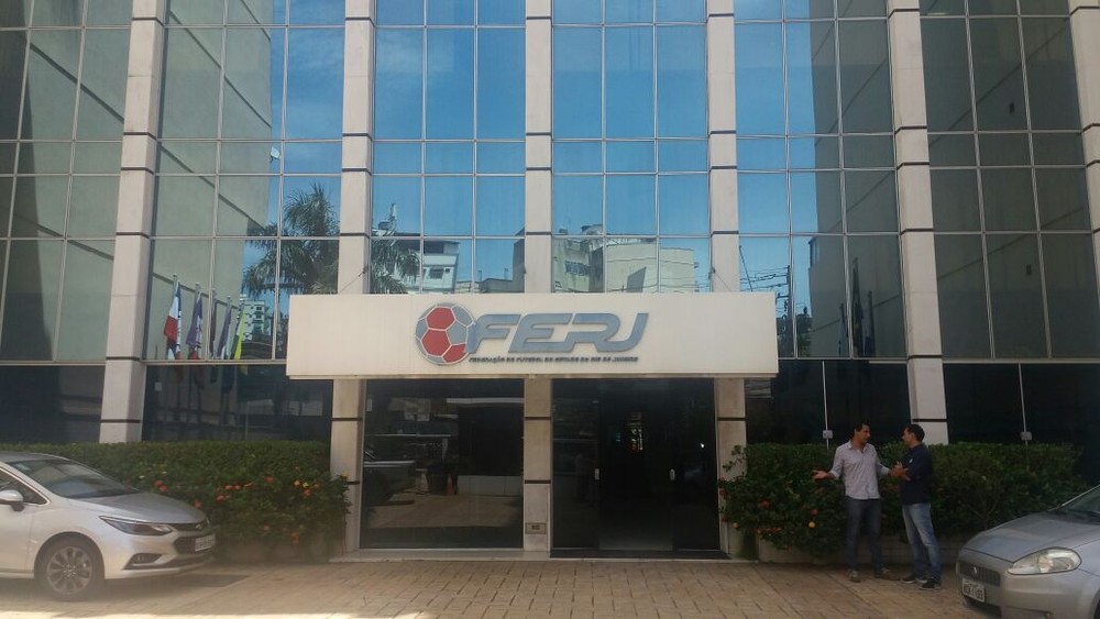 Justiça extingue processo do Fla contra Ferj para exploração de placas de campo