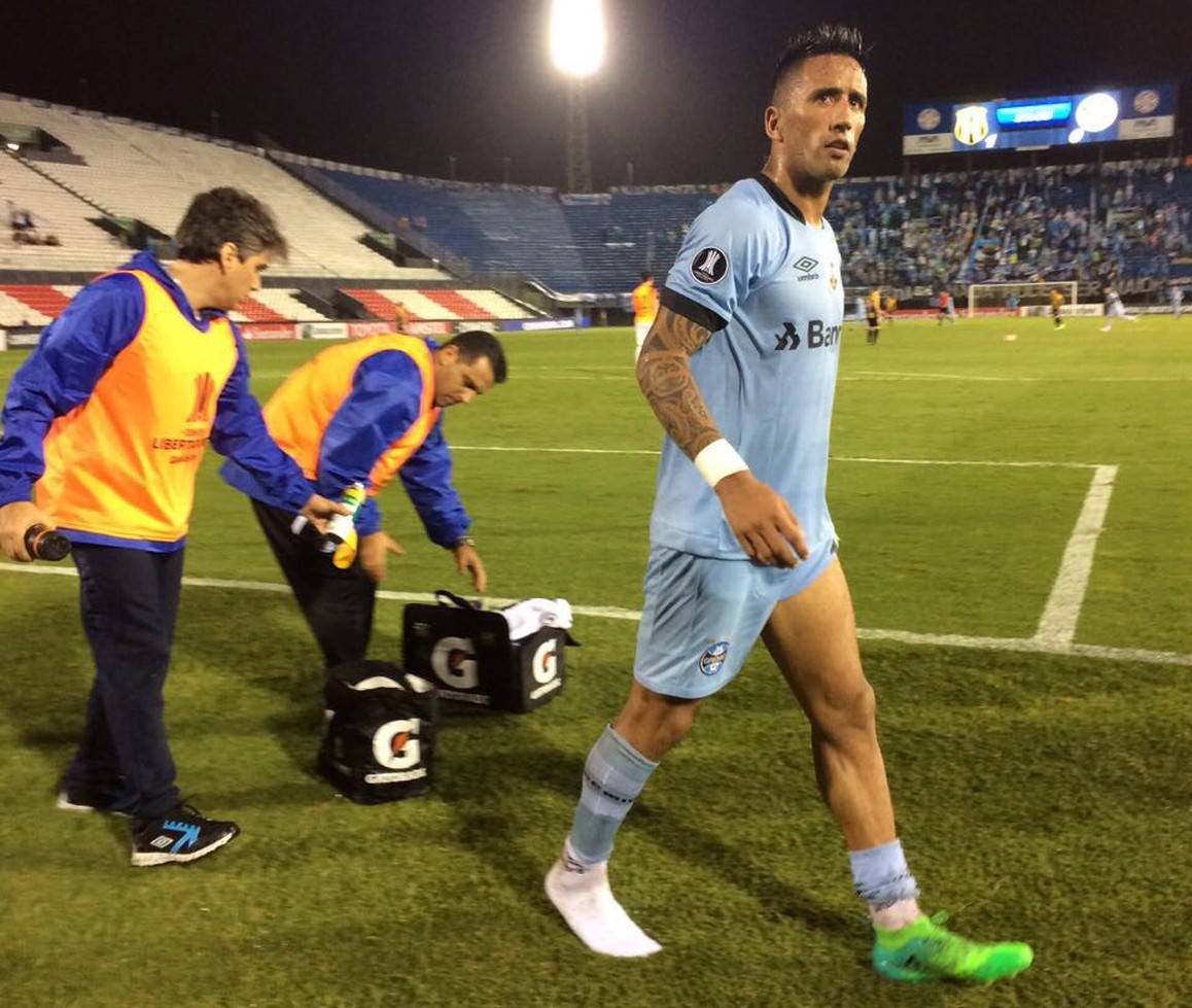 Dor e treta de Barrios, afago a Arthur: o empate do Grêmio no campo