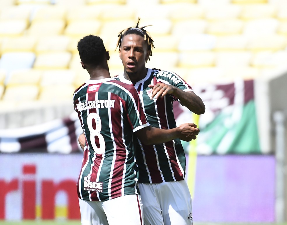 Abel Hernandez comemora seu gol pelo Fluminense contra o Madureira, que deu a segunda colocação do Flu — Foto: André Durão