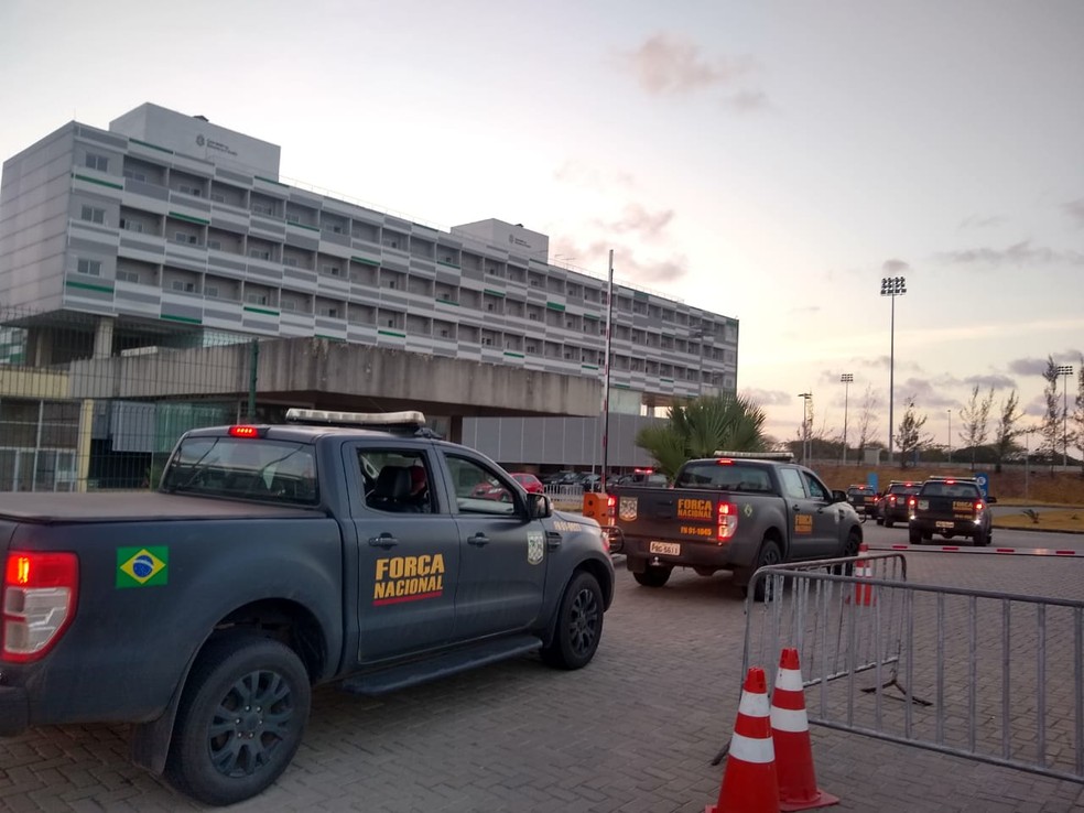 Agentes da Força Nacional chegam a Fortaleza para dar apoio às eleições em Caucaia. — Foto: Kid Júnior