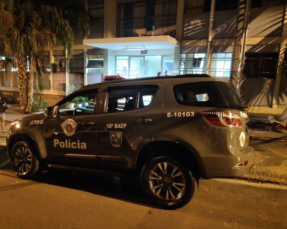 Viatura do Baep em frente ao Plant&atilde;o Policial de Piracicaba &mdash; Foto: Divulga&ccedil;&atilde;o/ Baep